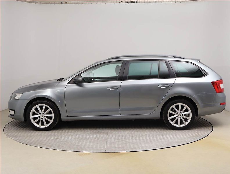 Škoda Octavia (2013) Ambition 1.2 TSI, Serv.kniha - fotka 3 z 17