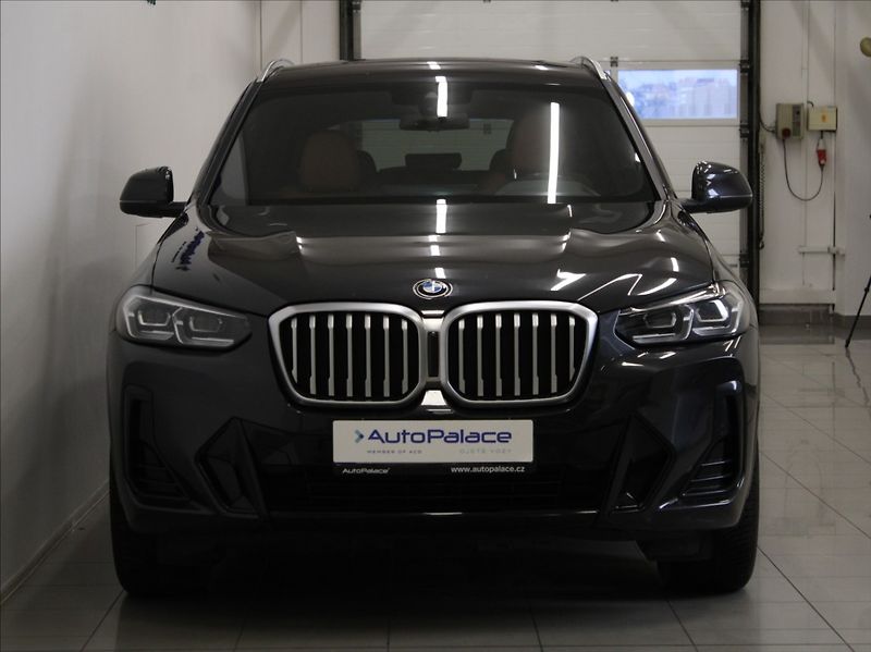 BMW X3 3,0 30xD M-Paket VÝPRODEJ! - fotka 2 z 34