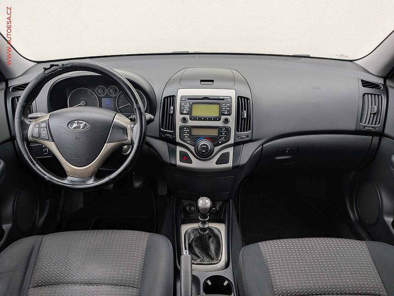 Hyundai i30 (2007) 1.4i, ČR, AC, tažné - fotka 8 z 12