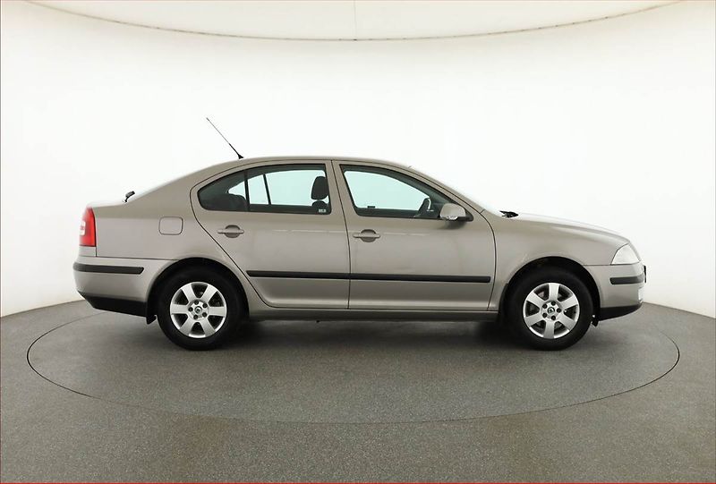 Škoda Octavia (2008) Elegance 1.6, Serv.kniha - fotka 6 z 16