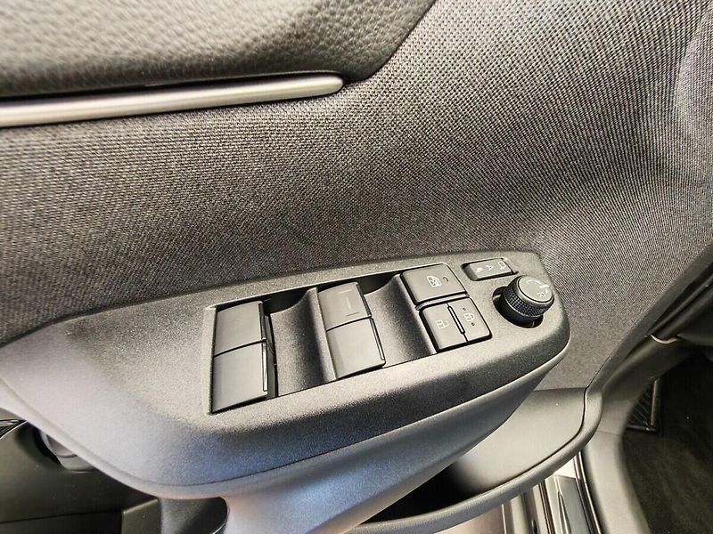 Toyota Yaris Cross 1.5 TNGA HEV CVT Style 2x4 - fotka 19 z 36