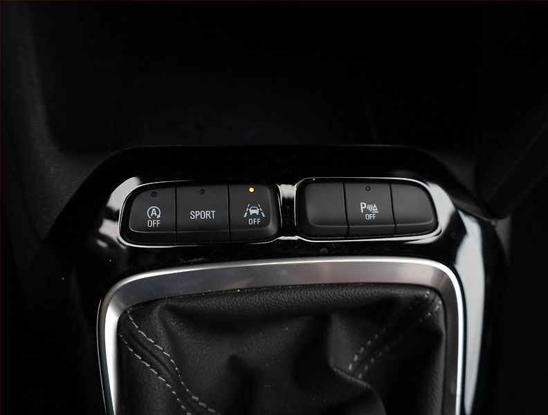 Opel Corsa (2023) GS Line 1.2 Turbo, Serv.kniha - fotka 13 z 18
