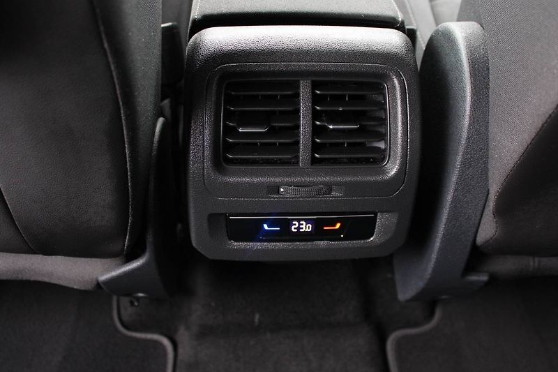 Volkswagen Touran (2022) 2.0 TDI 110kW DSG LED tažné - fotka 12 z 35
