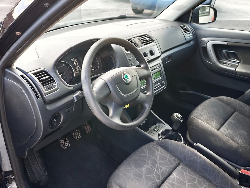 Škoda Fabia (2012) 1,2 TSI 63 KW Ambiente - fotka 18 z 30