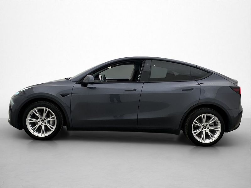 Tesla Model Y Long Range AWD - fotka 5 z 29