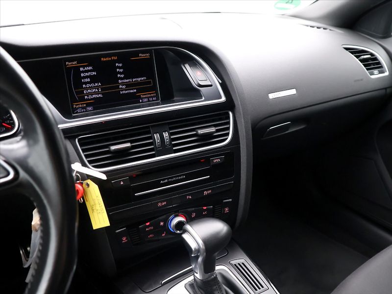 Audi A5 2,0 TFSI 169kW S-Line Xenon - fotka 15 z 27
