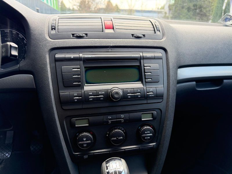 Škoda Octavia 1.9TDI 1.majitel / bez koroze - fotka 25 z 27