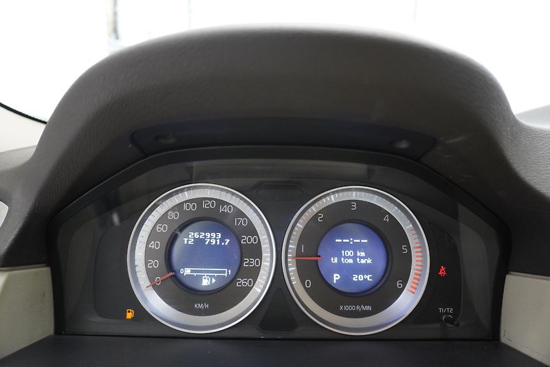 Volvo V70 2.0 D4 120kW MOMENTUM - fotka 17 z 26