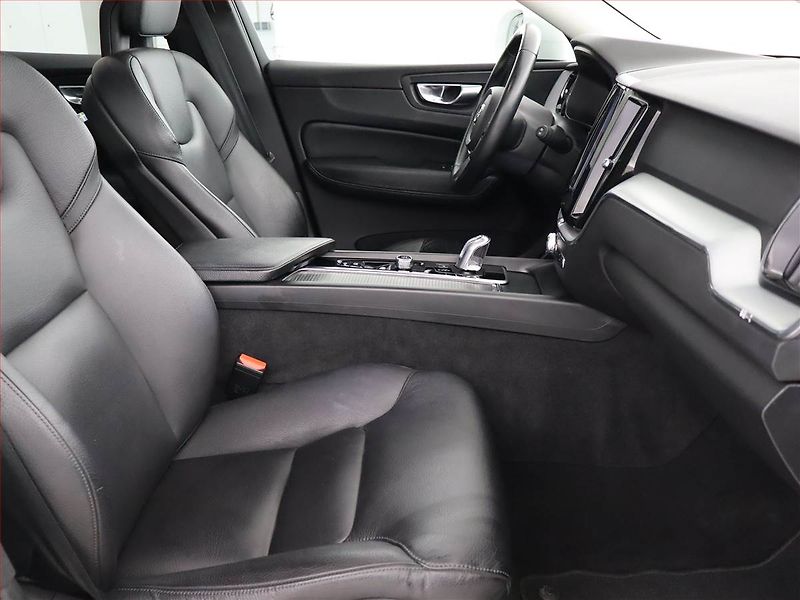 Volvo XC60 (2017) T8 Twin Engine - fotka 9 z 24