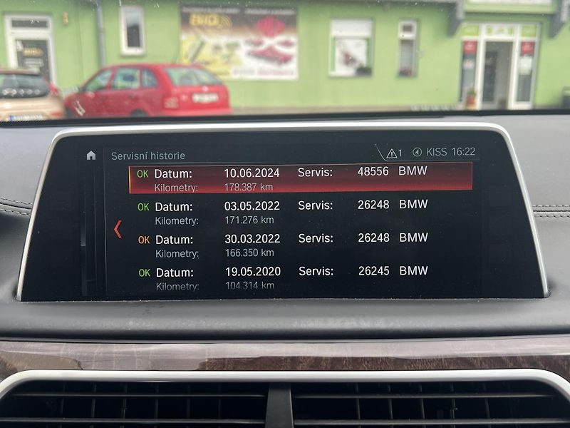 BMW Řada 7 (2017) 750d xDrive Laser Full  - fotka 36 z 39