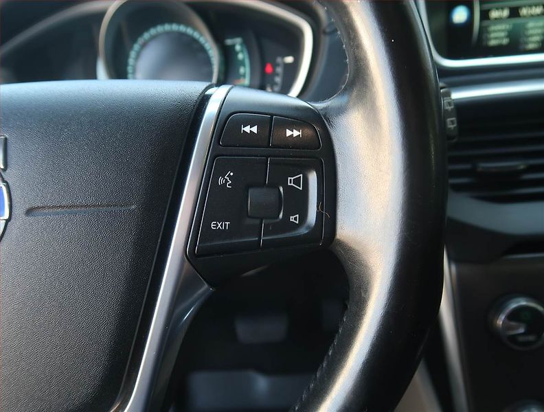 Volvo V40 (2015) 2.0 T5, 4X4, Automat - fotka 17 z 19