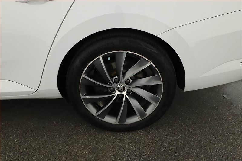 Škoda Superb (2017) 2.0 TDI, Automat, Kůže, Navi - fotka 12 z 20