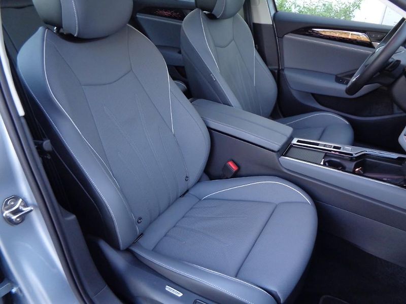 Volkswagen Passat 2.0 TDI DSG Elegance  110 kW - fotka 21 z 30