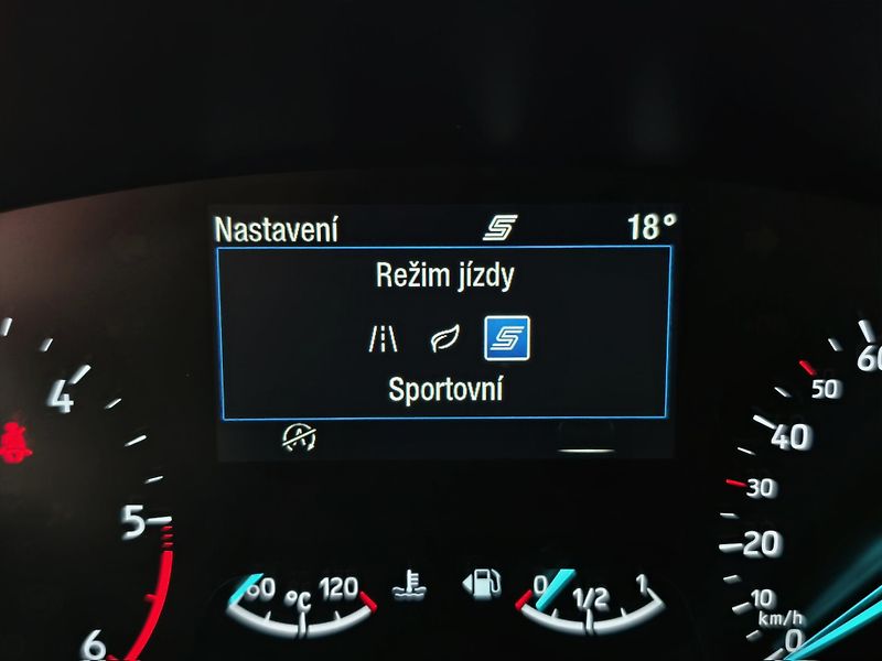 Ford Focus 1.5 EcoBlue LED, LANE, ČR, DPH - fotka 16 z 26