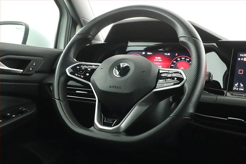 Volkswagen Golf (2022) R-Line 1.5 TSI - fotka 8 z 20