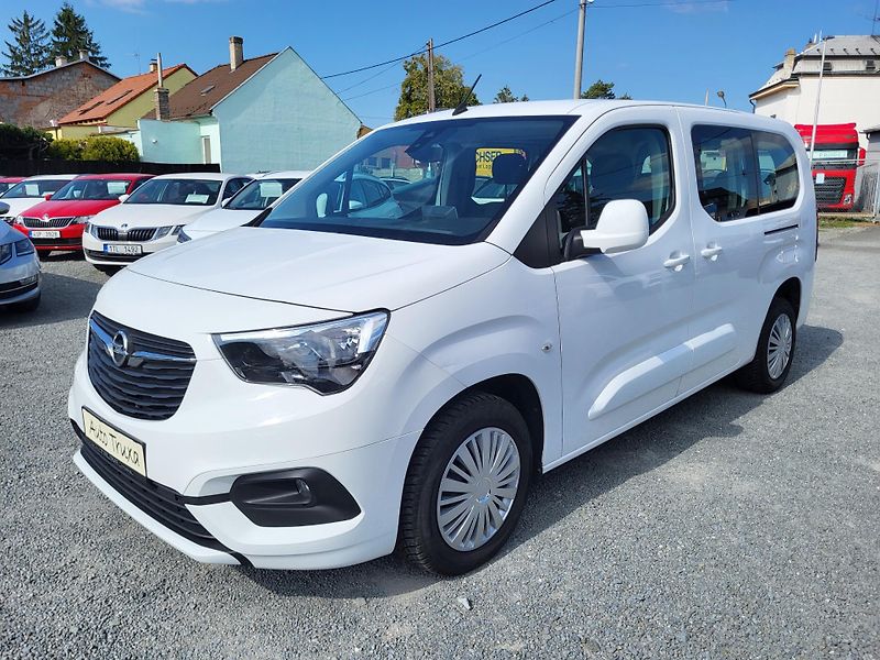 Opel Combo LIFE 1.5 CDTi 96kW L2 7-míst - fotka 1 z 45