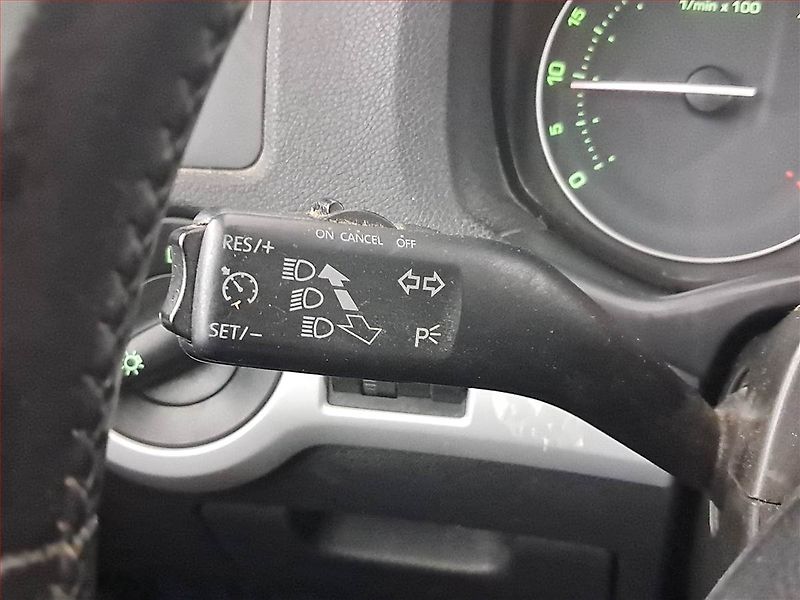 Škoda Octavia (2008) Scout 2.0 TDI, 4X4, Tažné - fotka 16 z 19