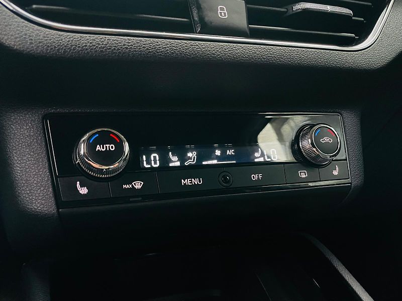 Škoda Scala 1.6TDI AUTOMAT SERVISKA TAŽNÉ - fotka 39 z 46