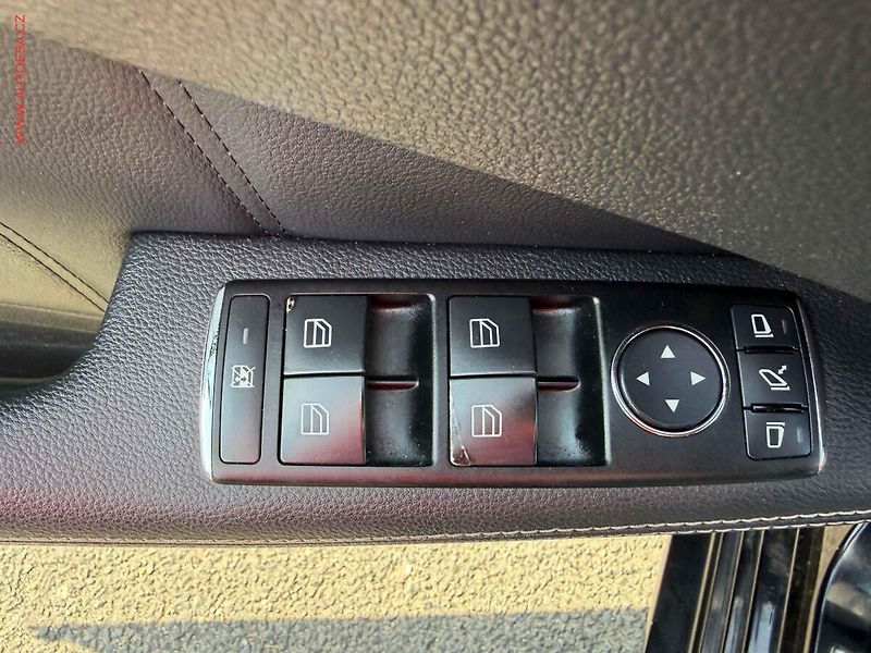 Mercedes-Benz Třídy E (2010) 350CDi 4Mat, kůže, autoAC - fotka 11 z 24