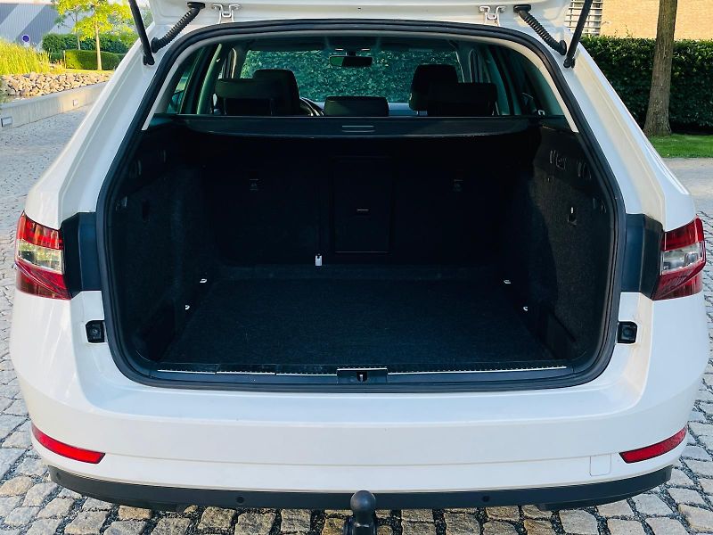 Škoda Superb 2.0TDI 1MAJITEL TAŽNÉ SERVISKA - fotka 19 z 44
