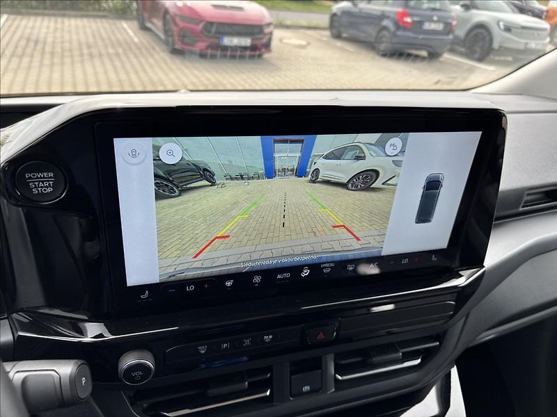 Ford Tourneo Custom 2,0 125kW L2 Titanium  DPH - fotka 40 z 44