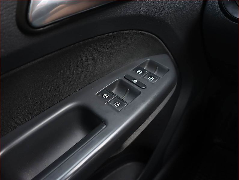 Volkswagen Touran (2008) 2.0 TDI, Tempomat - fotka 13 z 17