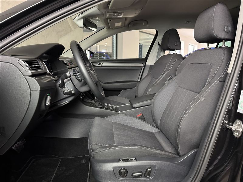 Škoda Superb 1,4 TSi  DSG iV Style Virtual - fotka 21 z 50