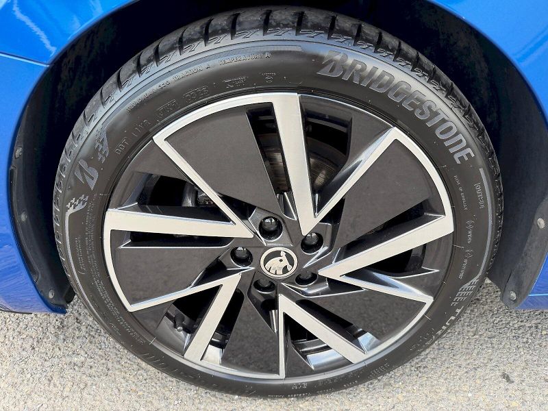 Škoda Octavia (2023) 2.0 TDI 110kW SportLine Manuál - fotka 35 z 35