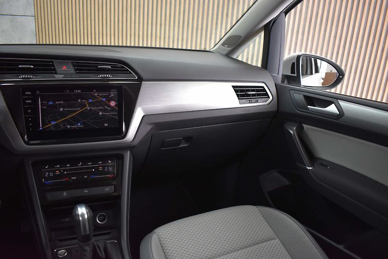 Volkswagen Touran 1.5 TSI TAŽNÉ*7.MÍST*DPH*ČR 1M - fotka 10 z 46