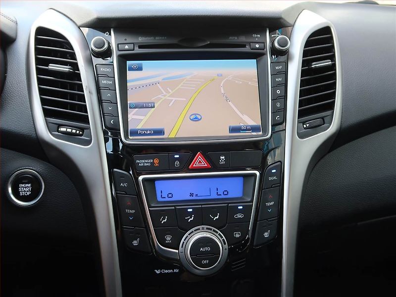 Hyundai i30 (2013) 1.6 CRDi, Serv.kniha, Navi - fotka 12 z 17