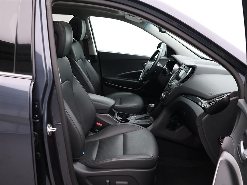 Hyundai Grand Santa Fe 2,2 CRDI 145kW CZ Luxury DPH - fotka 13 z 32