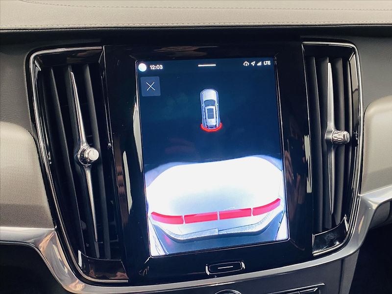 Volvo V90 B4 AWD Cross Country - fotka 18 z 25