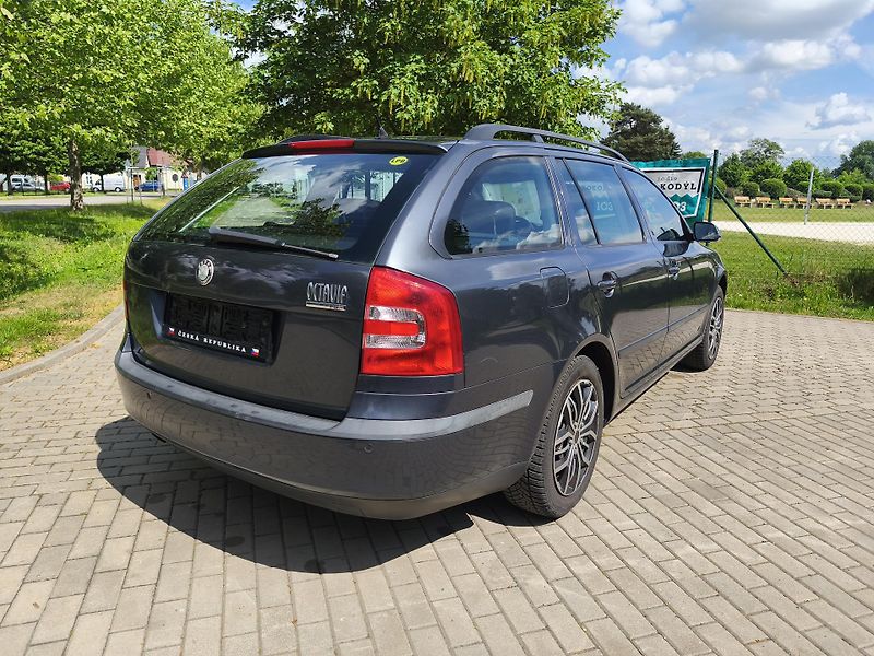 Škoda Octavia 2.0 FSI kombi Elegance LPG - fotka 10 z 29