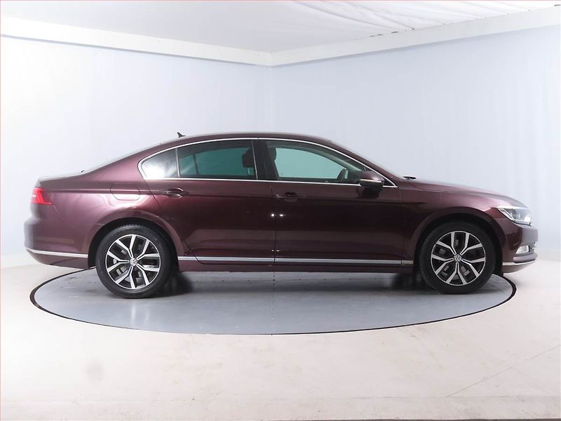 Volkswagen Passat (2017) Comfortline 2.0 TDI, Kůže - fotka 6 z 14
