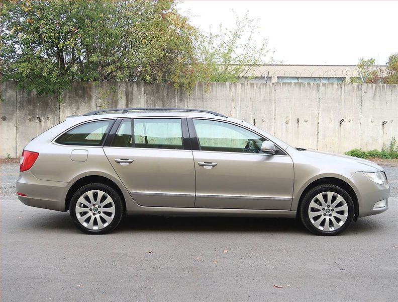 Škoda Superb (2011) 2.0 TDI, 4X4, Tempomat - fotka 6 z 21