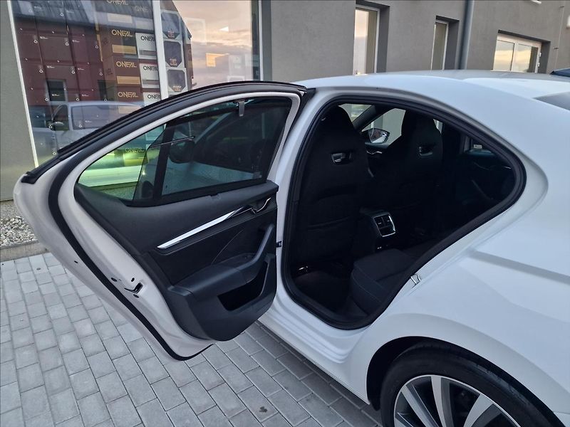 Škoda Octavia 2.0 TDI DSG Style Sport,1.Maj - fotka 17 z 49