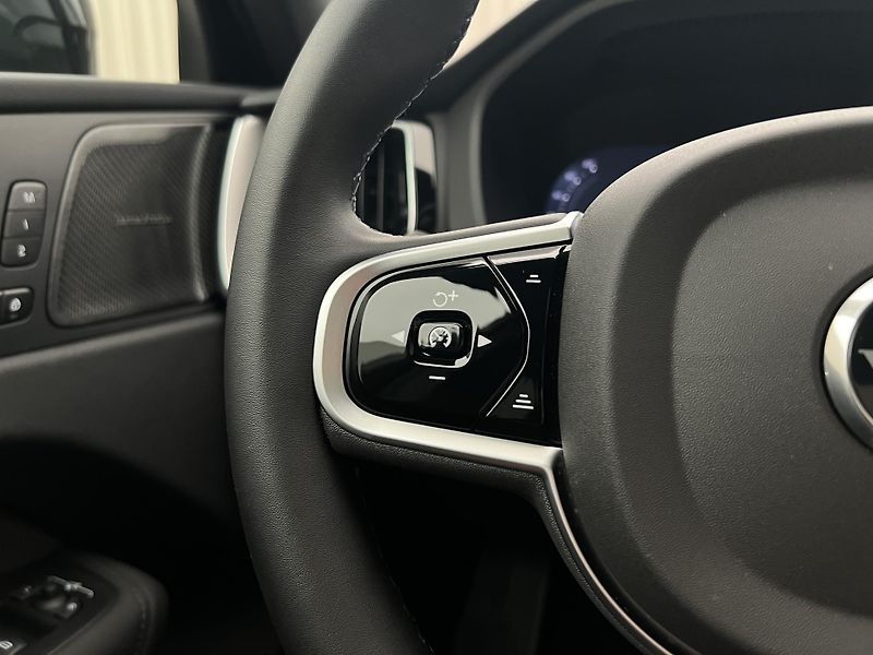 Volvo XC60 B5 AWD BLACK EDITION PLUS AUT  - fotka 25 z 48