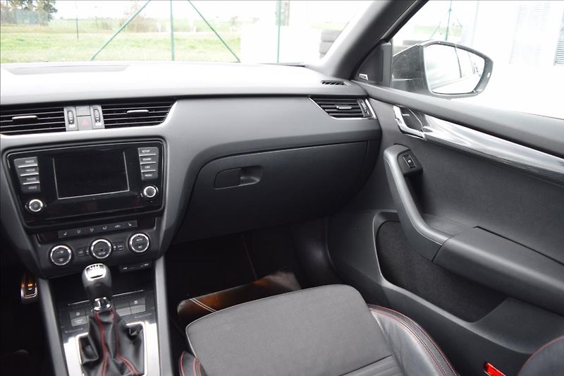 Škoda Octavia 2,0 TDI 135KW RS PO ROZVODECH - fotka 32 z 50