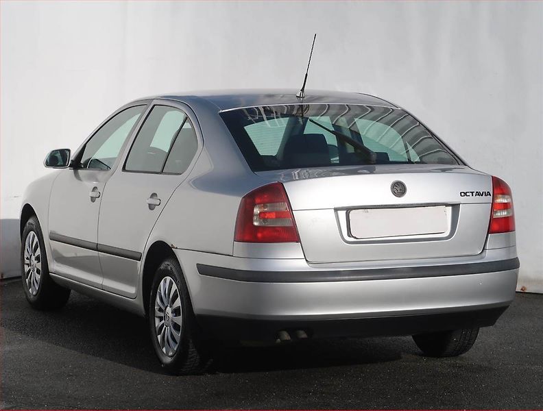 Škoda Octavia (2006) Ambiente 1.9 TDI, Serv.kniha - fotka 4 z 16