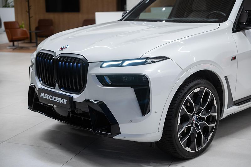 BMW X7 (2023) 40D 250KW M-SPORT MASÁŽE TAŽNÉ - fotka 12 z 49