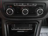 Volkswagen Sharan (2011) 2.0 TDi, AC, výhřev sed - náhled 18
