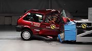 Rover 100 z roku 1997. Ve své době ohodnocen pouze jedinou hvězdičkou.