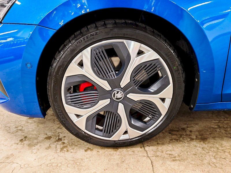 Škoda Octavia (2024) Combi 2.0 TSI 195 kW DSG RS - fotka 35 z 35
