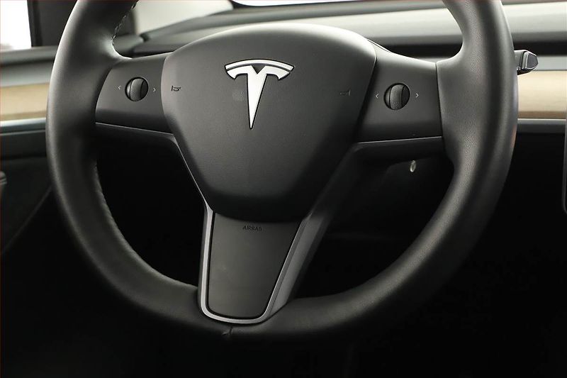 Tesla Model Y (2021) Long Range AWD 75kWh, SoH 91% - fotka 23 z 28