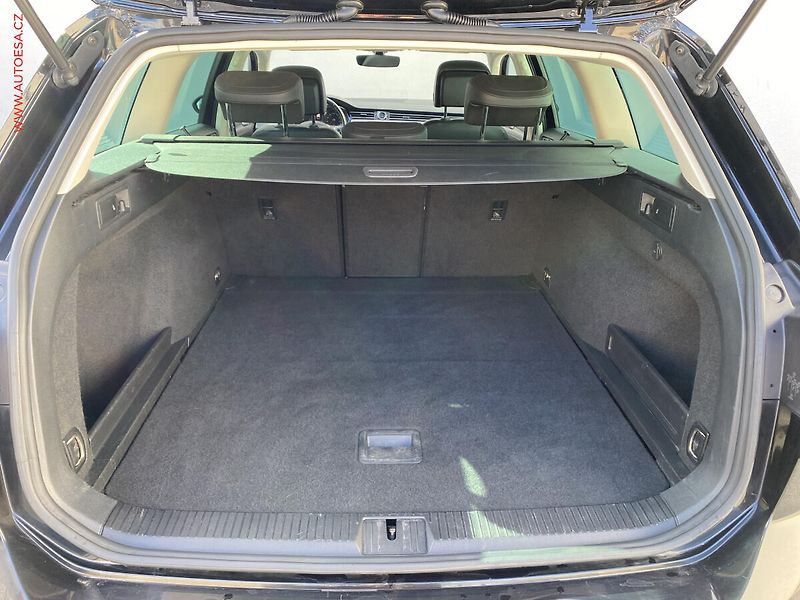 Volkswagen Passat (2017) 2.0 TDi, Highline, LED, navi - fotka 7 z 17