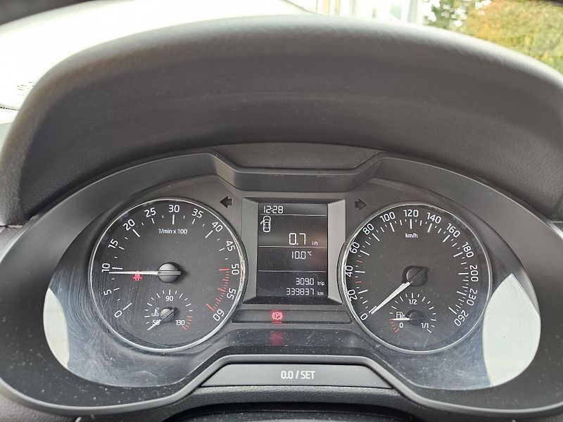 Škoda Octavia (2015) 3 1.6TDI TAŽNÉ  - fotka 11 z 17