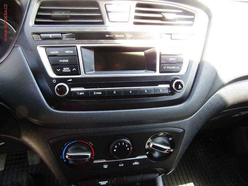Hyundai i20 (2018) 1.2i, 1.maj,ČR, Klima - fotka 12 z 19