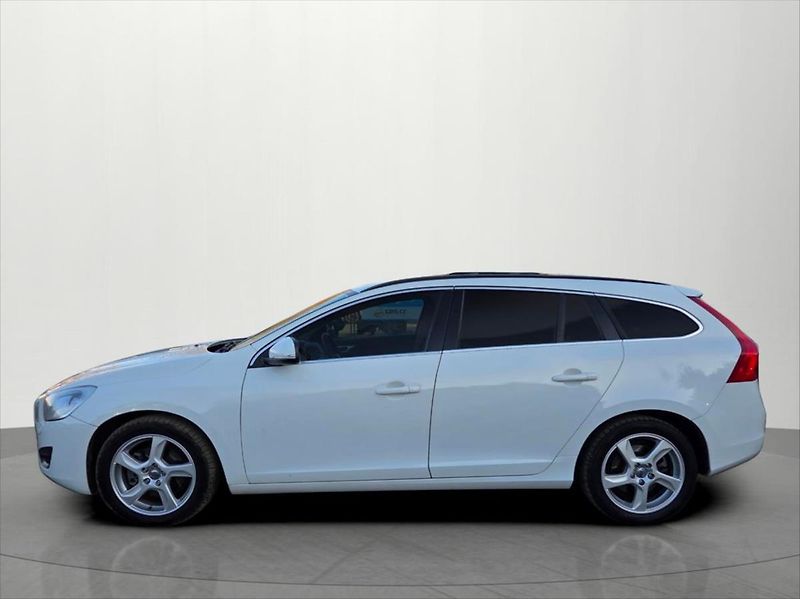 Volvo V60 2,0 120 KW D3 Automat tažné - fotka 4 z 27