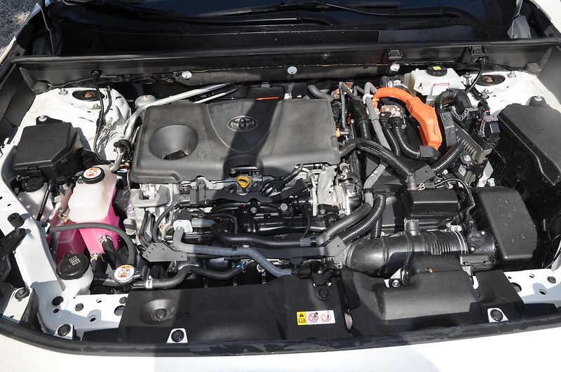 Toyota RAV4 2.5 Hybrid 131kW 4x4 Kůže - fotka 11 z 21