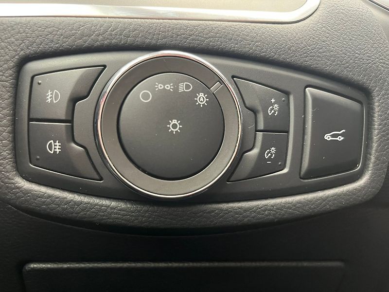 Ford S-MAX 2.0 EB Titanium LED manuál - fotka 14 z 65